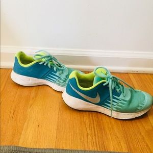 Nike girl shoes